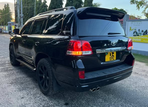 A picture of TOYOTA LANDCRUISER 200 SERIES