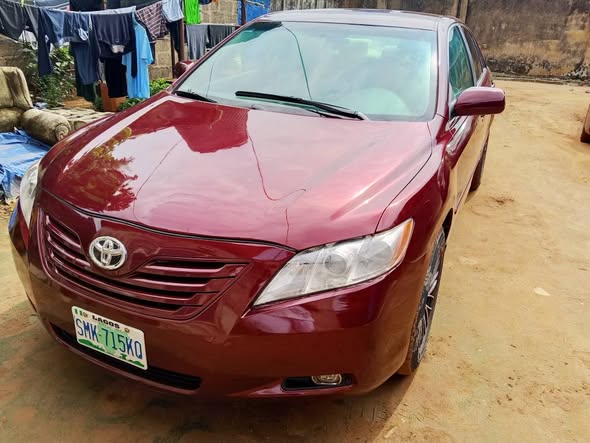 A picture of Toyota Camry v6