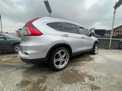 A picture of Honda CR V 2016
