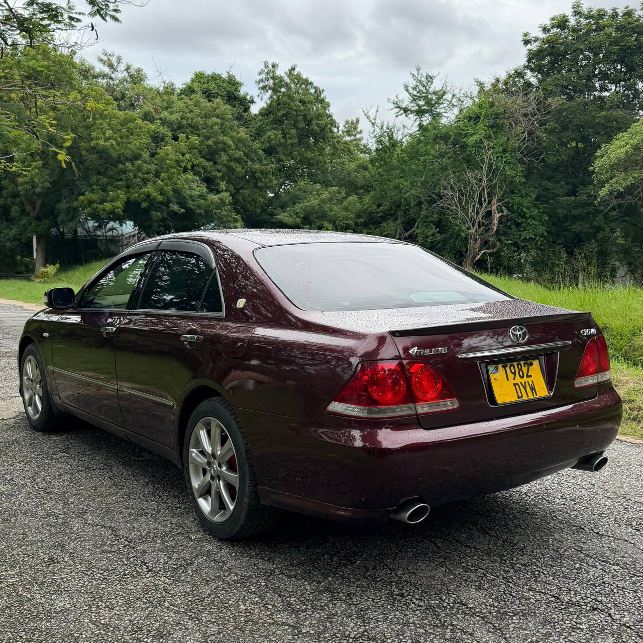 A picture of TOYOTA CROWN ATHLETE Year 2006 Full A c Engine Cc