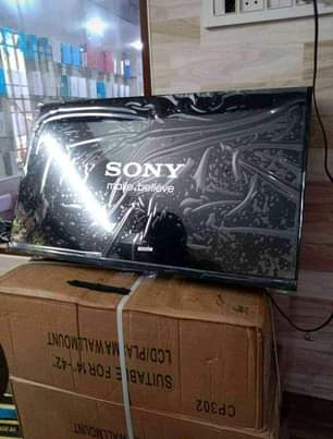 A picture of 330 000 last price for 32inch flat screen TV brand