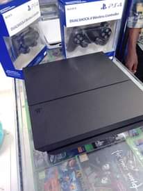 A picture of PS4 FULL SET SLIGHTLY USED