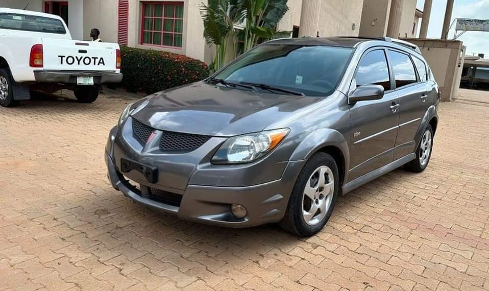 A picture of 2004 PONTIAC