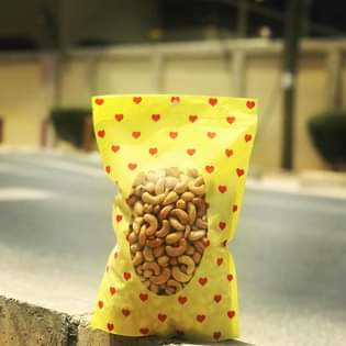 A picture of Cashew nuts korosho mbichi na zilichopikwa