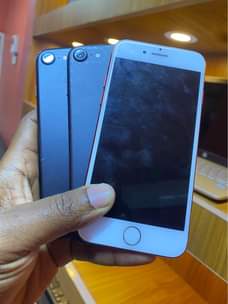 A picture of Iphone 7g 128gb