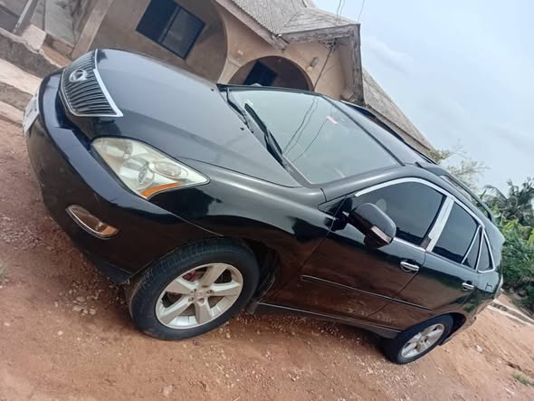 A picture of Lexus Rx 330