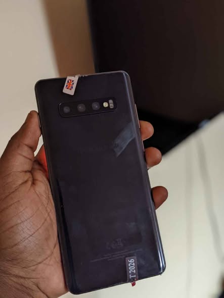 A picture of SAMSUNG S10 PLUS