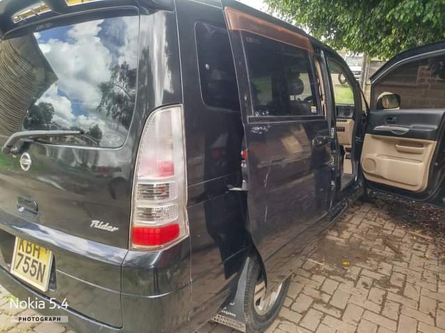 A picture of Nissan Serena Rider