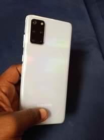 A picture of Samsung S20