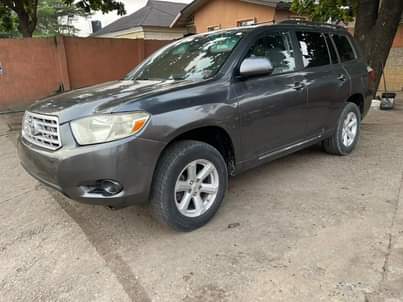 A picture of Toyota Highlander 08