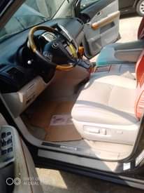 A picture of LEXUS RX330