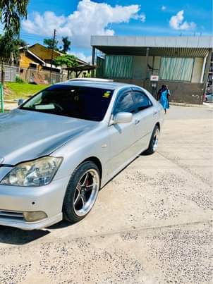 A picture of Toyota crown