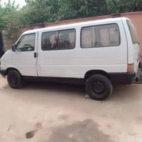 A picture of Engine and Gear perfect 5 plugs Petrol short chassis painted