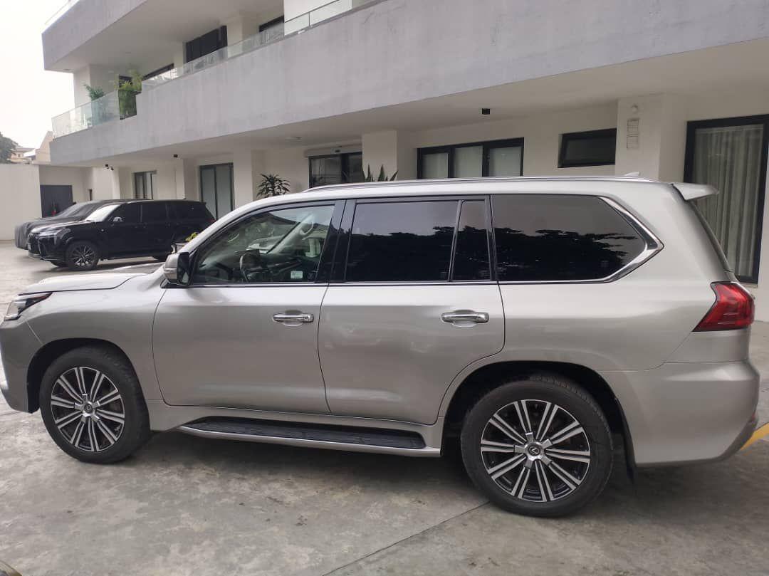 A picture of Lexus lx 570 2020