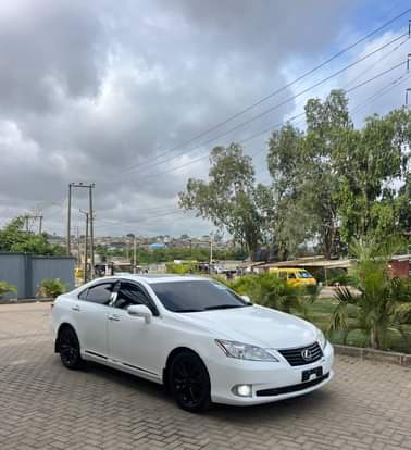 A picture of SUPER DEAL REGISTERED 2012 LEXUS ES350 ONLY ONE USER BLACKED