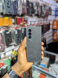 A picture of Galaxy Fold Z 4 256gb 12ram Double line