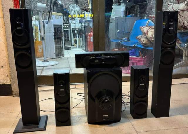 A picture of Waiting bench. Bei. 185000 Free delivery Boss sabufa speaker 5.
