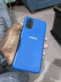 A picture of samsung s20 5G