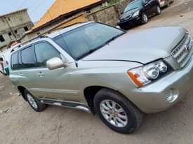 A picture of Toyota Highlander 03