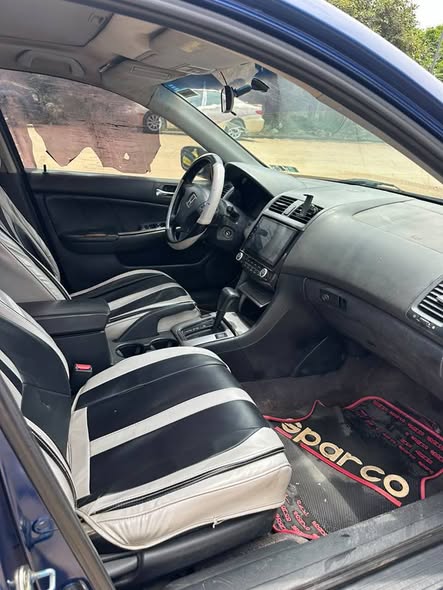 A picture of 2005 HONDA ACCORD