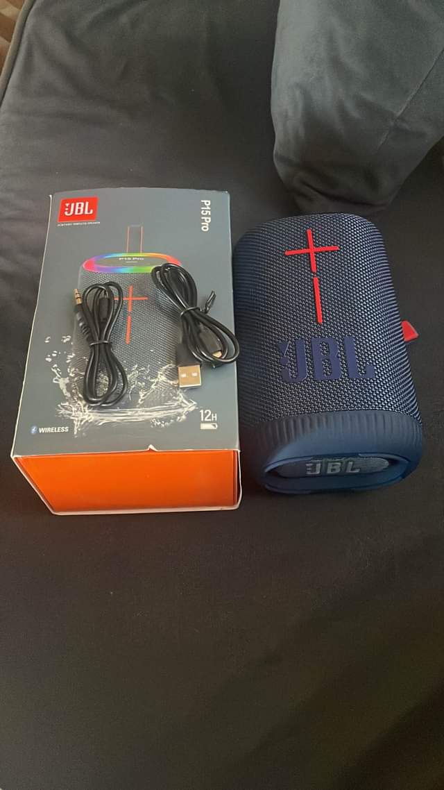 A picture of JBL speaker Nzuri sanaaa Inakaa na chaji saa 12 Mziki