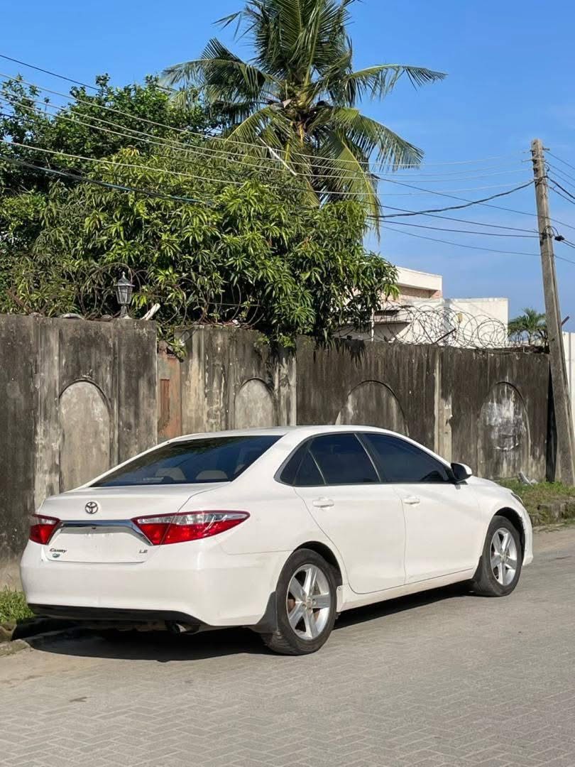 A picture of Toyota camry LE model 2017