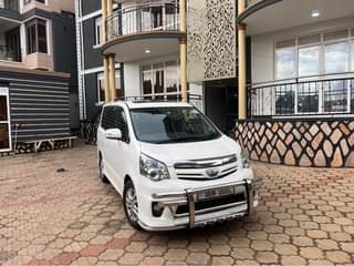 A picture of Toyota Noah 2011 4wd