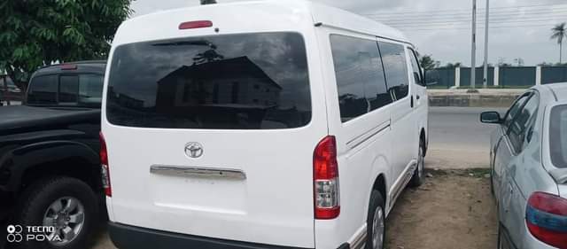 A picture of 2010 Toyota Hummer 2 Bus Belgium standard buy and drive
