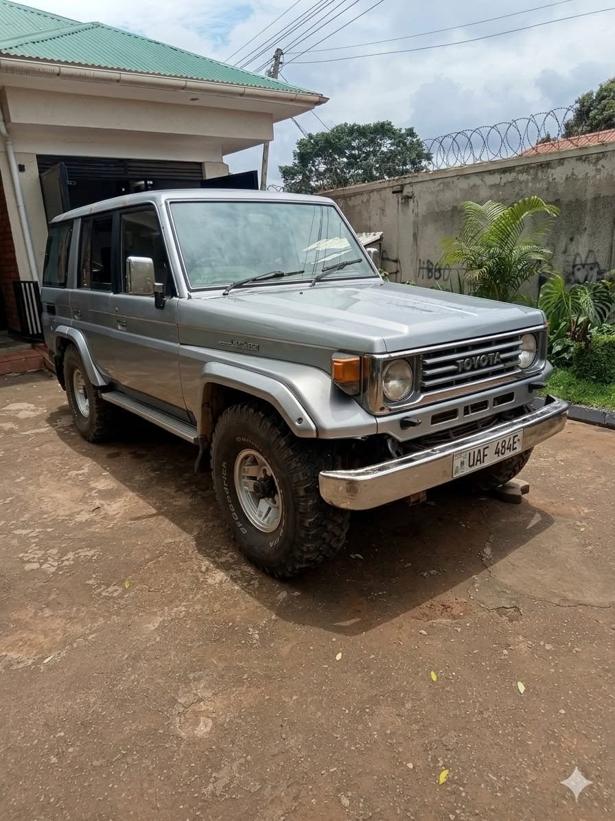 A picture of 1990 Toyota land cruiser 77