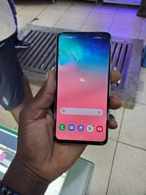 A picture of Samsung Galaxy S10E
