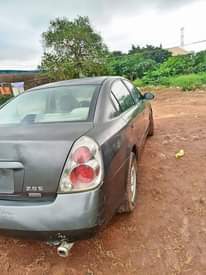 A picture of 2004 Nissan Altima Fwd
