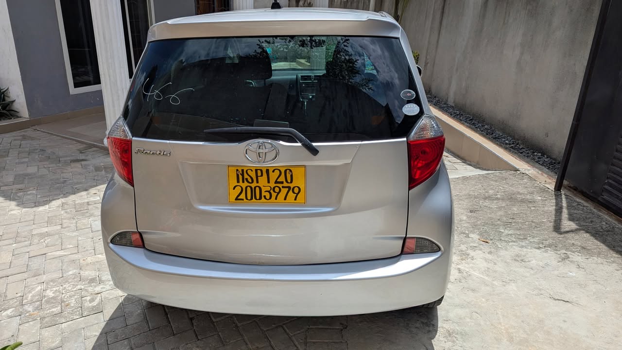 A picture of 2010 Toyota ractis new model