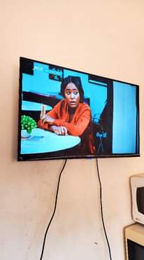 A picture of Dubymax 32 smart tv