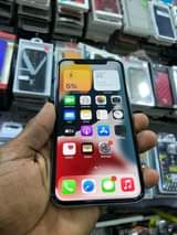 A picture of iPhone X 64gbs 650 000