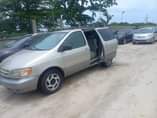 A picture of Toyota Sienna 2002 registered