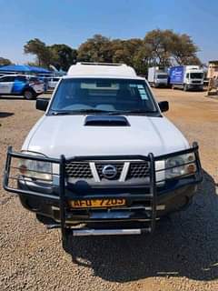 used nissan np300