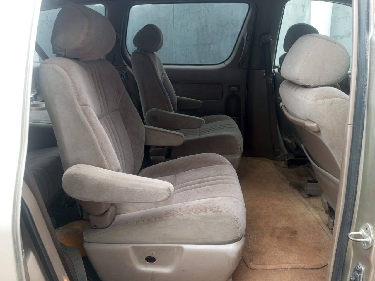 A picture of Toyota sienna 2002