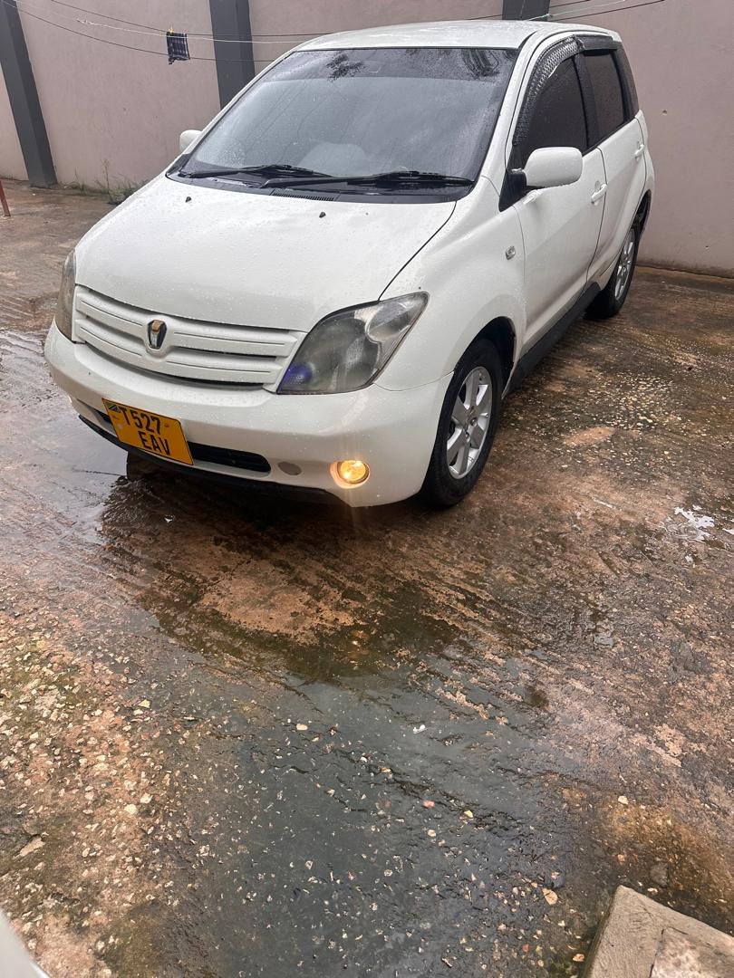 A picture of 2004 Toyota ist