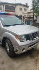 A picture of Nissan Pathfinder 06