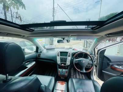A picture of Toyota Harrier ARIS