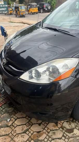 A picture of 2008 TOYOTA SIENNA