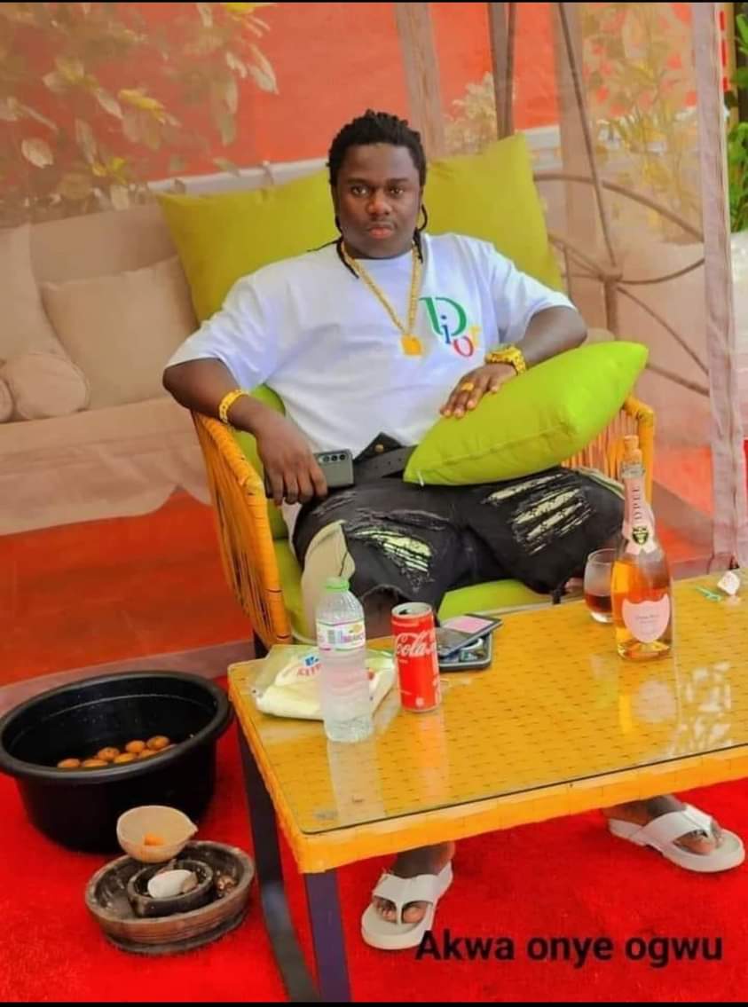 A picture of Congrats Lolo Akwa okuko tiwara Aki