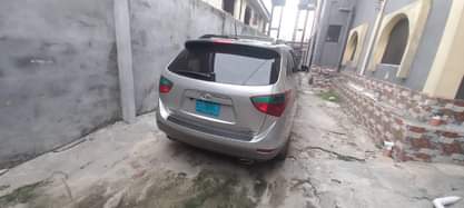 A picture of 2008 Hyundai Veracruz Leather interior 3 row seat Remote boot