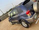 A picture of First body Toyot Rav4 2005 with a sound engine gear