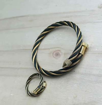 A picture of BRACELET AND PETE