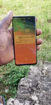 A picture of Garaxy s10 