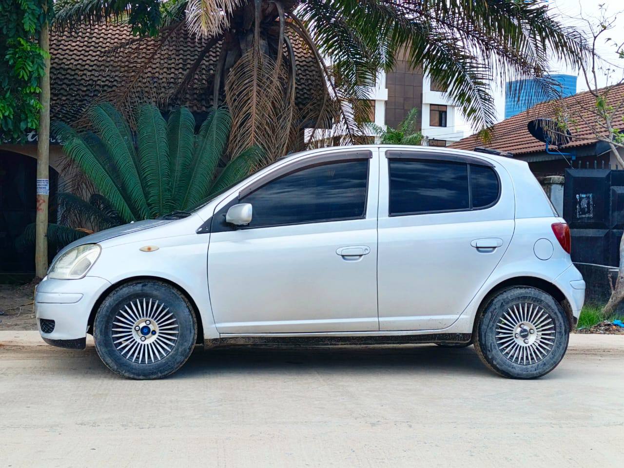 A picture of Toyota Vitz 0767058883