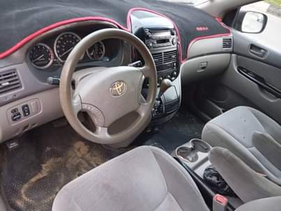 A picture of SUPER CLEAN 2005 model Toyota Sienna Engine Grade A Gear