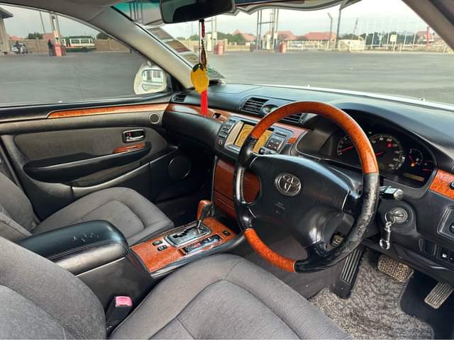 A picture of TOYOTA BREVIS PREMIUM Cc 2490 Year 2005 Full ac Full