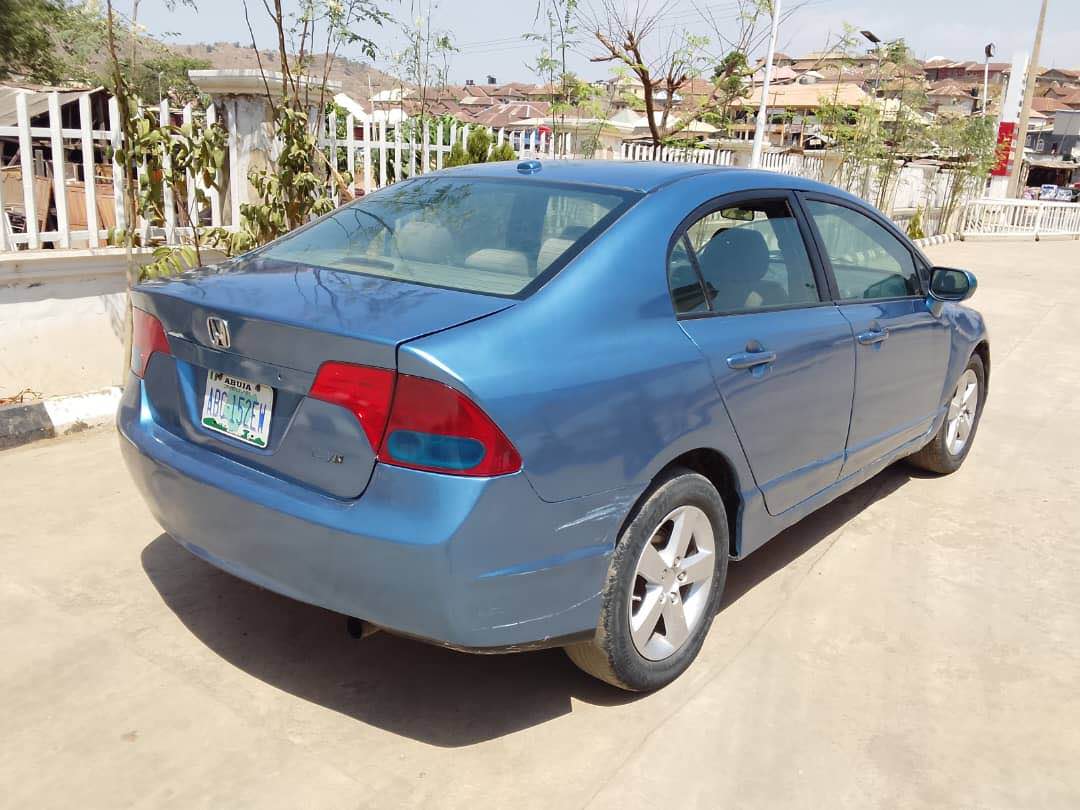 A picture of Distress 2007 Honda civic I robot with sound engine and